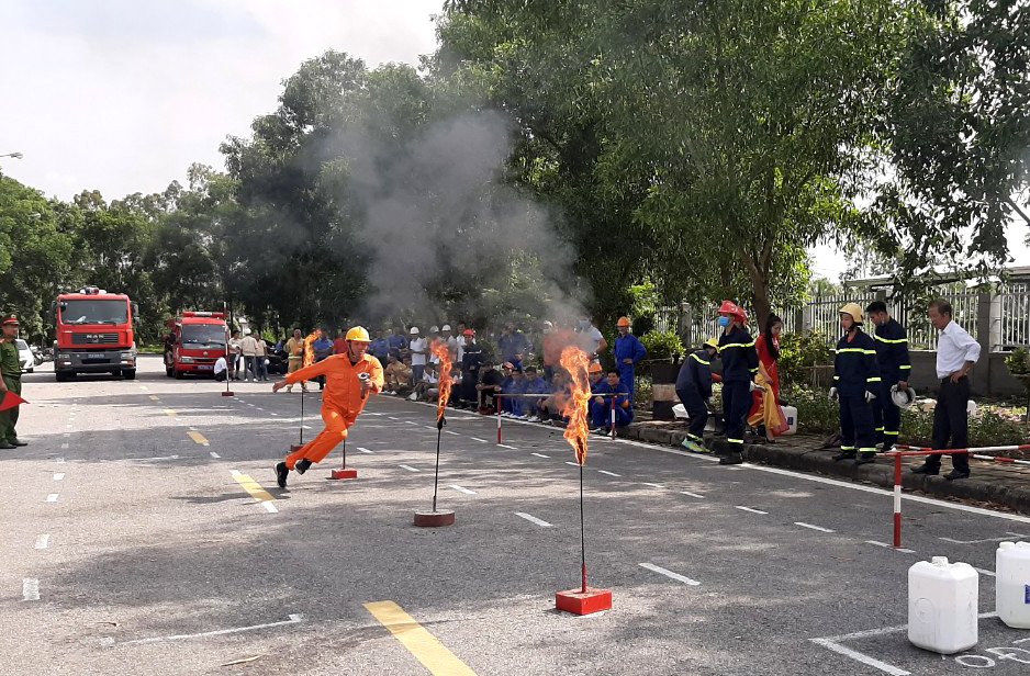 Cụm cơ quan, doanh nghiệp an toàn phòng cháy, chữa cháy Tân Liên- thị trấn Vĩnh Bảo: 13 cơ quan, doanh nghiệp tham gia hội thao chữa cháy, cứu nạn